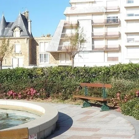 Rue Des 2 Phares * Les Sables-dʼOlonne